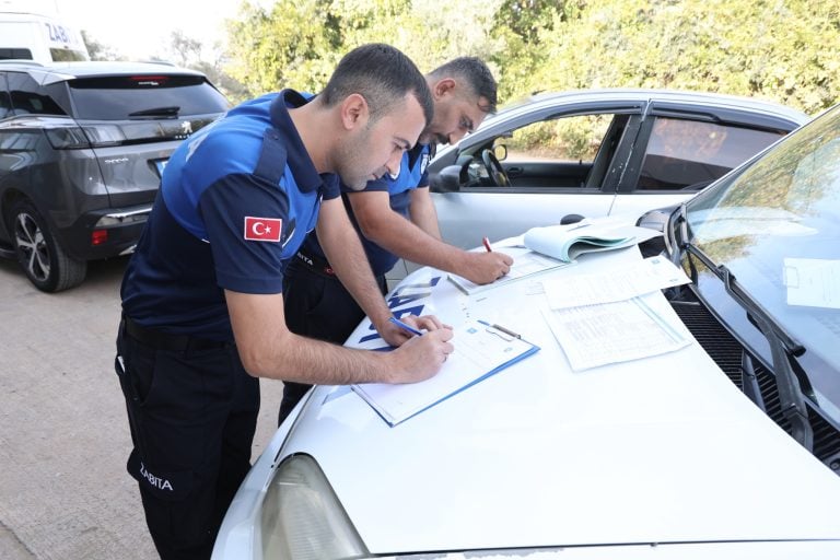 AKSU’DA ZABITA EKİPLERİ SAĞLIKSIZ GIDAYA GEÇİT VERMEDİ, 25 TON ÜRÜN İMHA EDİLDİ