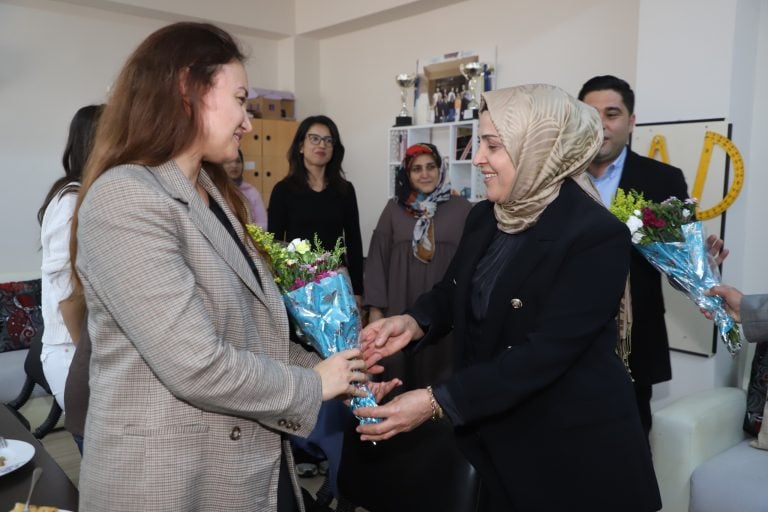 AKSU BELEDİYESİ’NDEN ÖĞRETMENLER GÜNÜ’NE ÖZEL ZİYARETLER