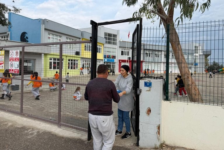 AKSU BELEDİYESİ’NDEN ÖĞRETMENLER GÜNÜ’NE ÖZEL ZİYARETLER