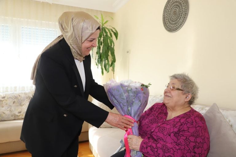 AKSU BELEDİYESİ’NDEN ÖĞRETMENLER GÜNÜ’NE ÖZEL ZİYARETLER
