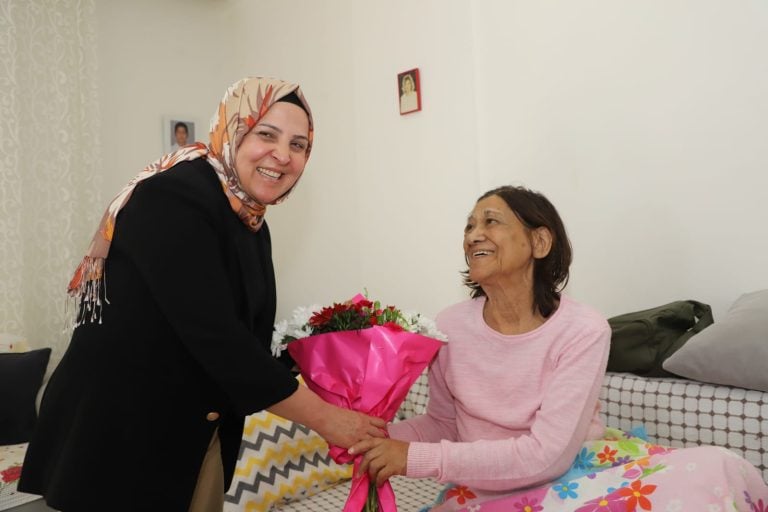 AKSU BELEDİYESİ’NDEN ÖĞRETMENLER GÜNÜ’NE ÖZEL ZİYARETLER