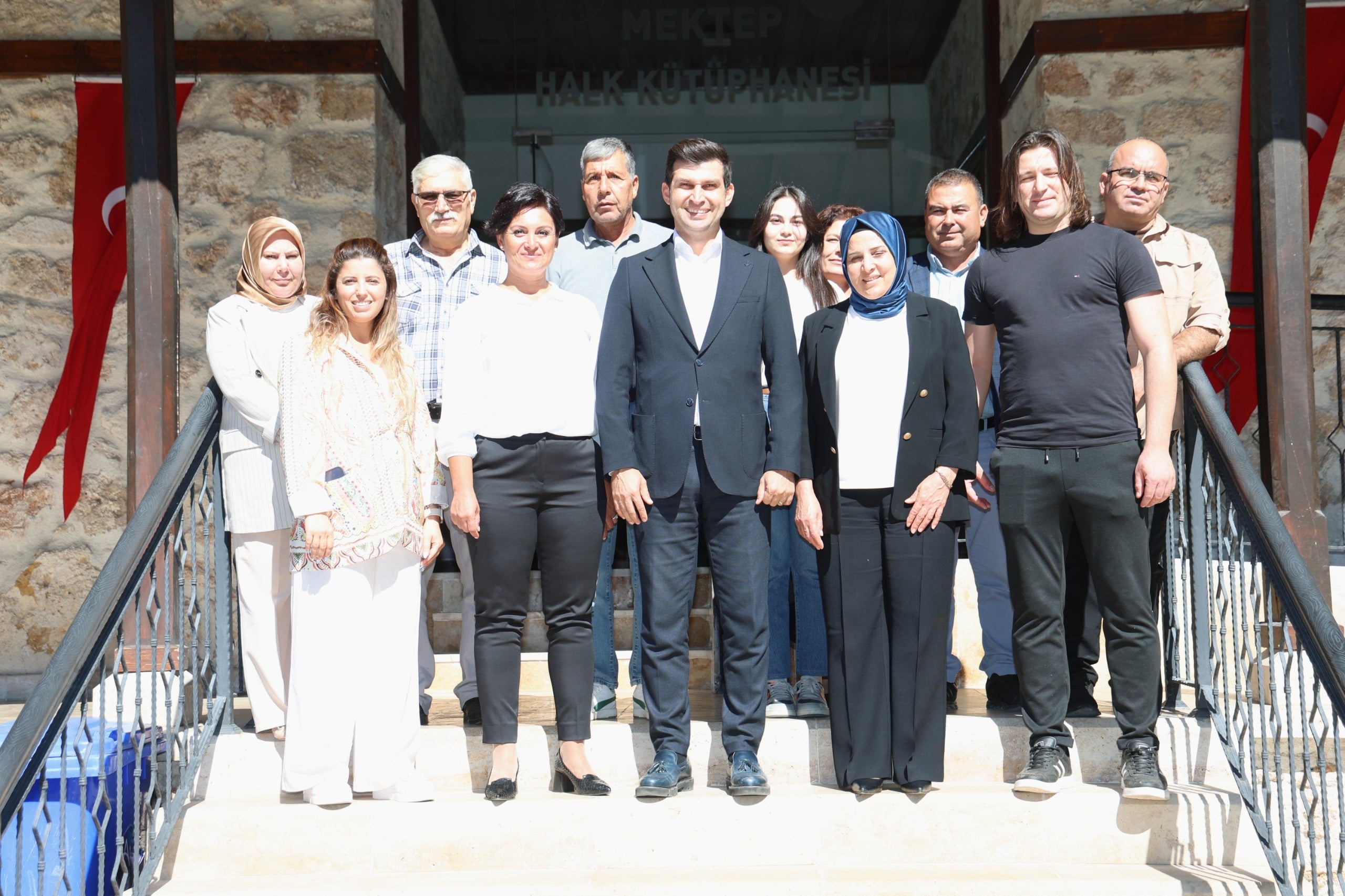 AKSU BELEDİYESİ TAŞ MEKTEP HALK KÜTÜPHANESİ YENİDEN DÜZENLENDİ