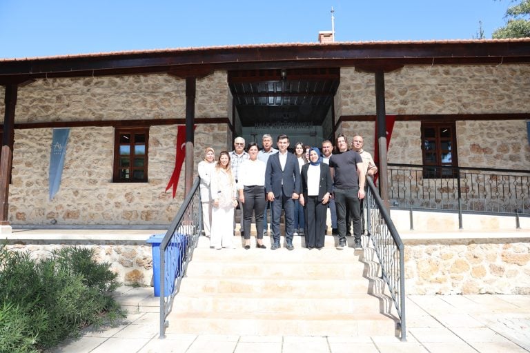 AKSU BELEDİYESİ TAŞ MEKTEP HALK KÜTÜPHANESİ YENİDEN DÜZENLENDİ