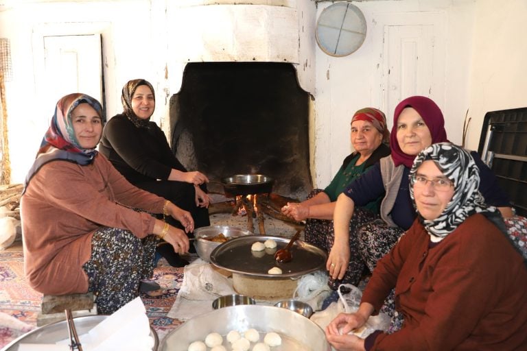 AKSU BELEDİYESİ’NDEN KURUL AİLESİNE TAZİYE ZİYARETİ