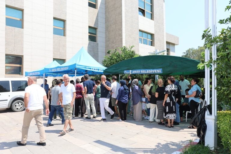 AKSU BELEDİYESİNDEN AŞURE İKRAMI