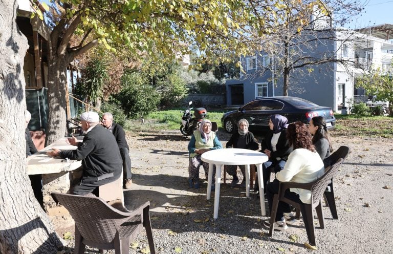 EMİNE YILDIRIM, ÇAMKÖY’DE EVİ YANAN AİLEYİ ZİYARET ETTİ