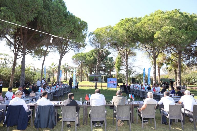 BAŞKAN YILDIRIM; “MUHTARLARIMIZ BİZİM BAŞ TACIMIZ,  A TAKIMIMIZ, EKİP ARKADAŞIMIZ”