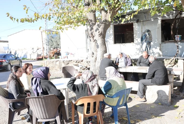 EMİNE YILDIRIM, ÇAMKÖY’DE EVİ YANAN AİLEYİ ZİYARET ETTİ