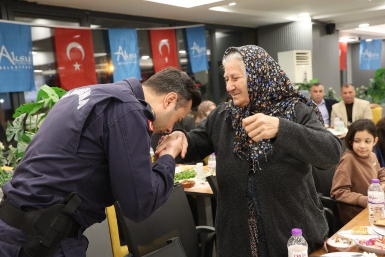 AKSU BELEDİYESİ’NDEN ŞEHİT VE GAZİ YAKINLARINA RAMAZAN’IN İLK GÜNÜNDE VEFA SOFRASI