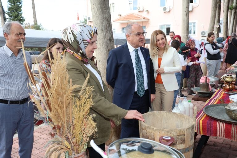 AKSU’DA MİLLİ KÜLTÜR SEVGİSİ TEMALI SERGİ BÜYÜK İLGİ GÖRDÜ