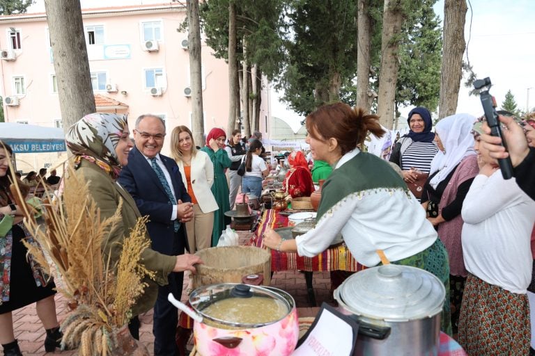 AKSU’DA MİLLİ KÜLTÜR SEVGİSİ TEMALI SERGİ BÜYÜK İLGİ GÖRDÜ