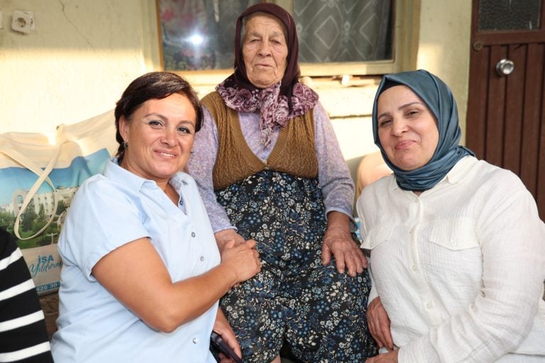 EMİNE YILDIRIM’DAN HASTA VE YAŞLI ZİYARETLERİ