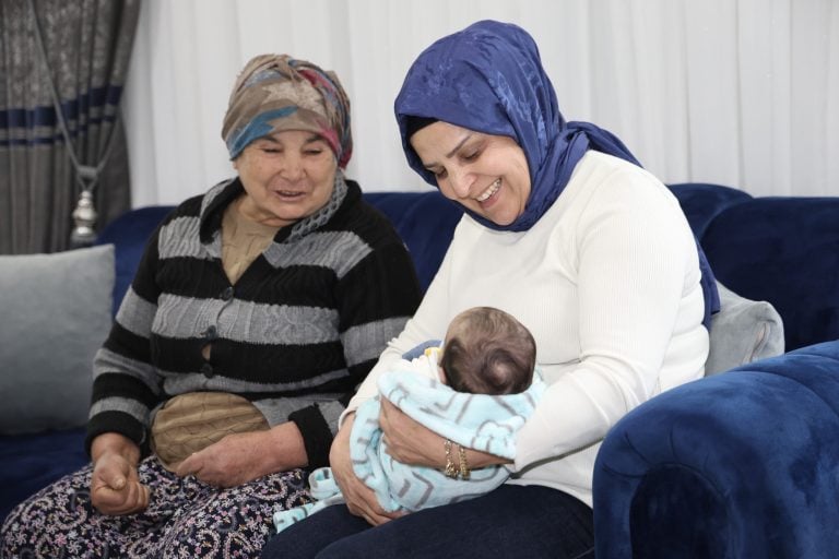 AKSU’DA GÖNÜL KÖPRÜLERİ “YENİ DOĞAN” PROJESİYLE GÜÇLENMEYE DEVAM EDİYOR