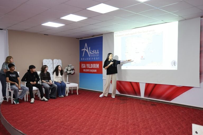 İSPANYA VE POLONYA ÖĞRENCİLERİ AKSU’DA SIFIR ATIK PROJESİNİ İNCELEDİ