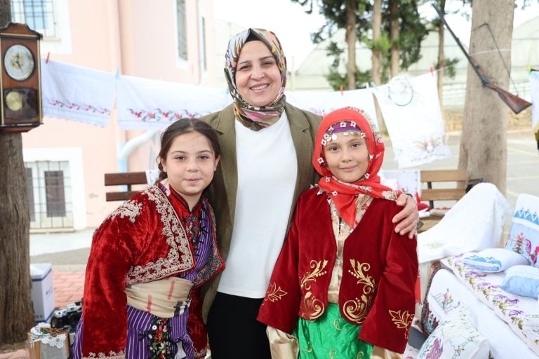 AKSU’DA MİLLİ KÜLTÜR SEVGİSİ TEMALI SERGİ BÜYÜK İLGİ GÖRDÜ