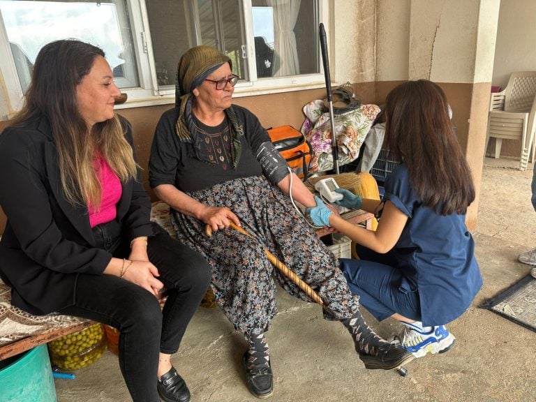 AKSU BELEDİYESİ HASTA ZİYARETLERİNE DEVAM EDİYOR