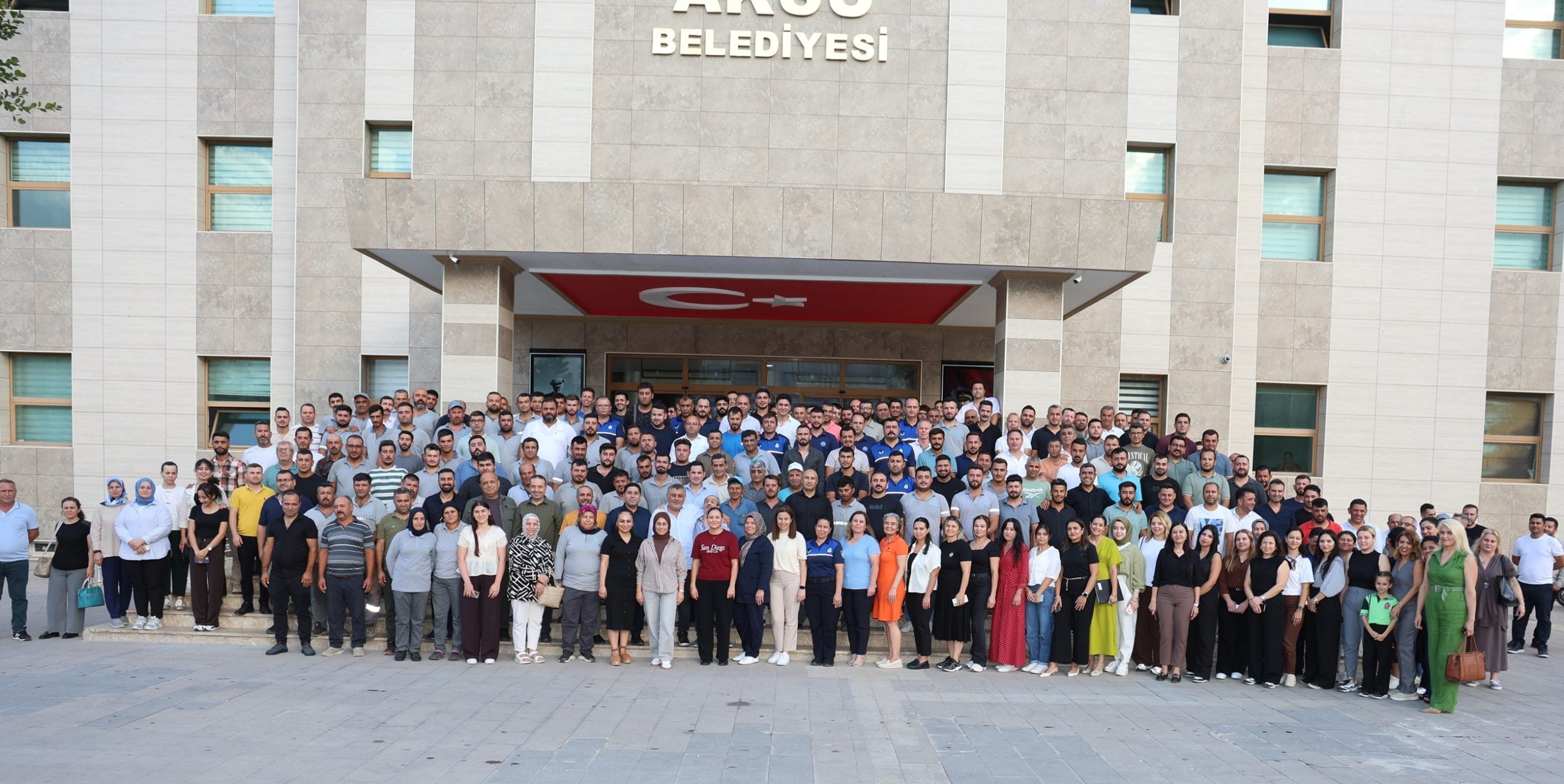 BAŞKAN YILDIRIM, BELEDİYE PERSONELİYLE BİR ARAYA GELEREK, BİRLİK VE BERABERLİK MESAJI VERDİ