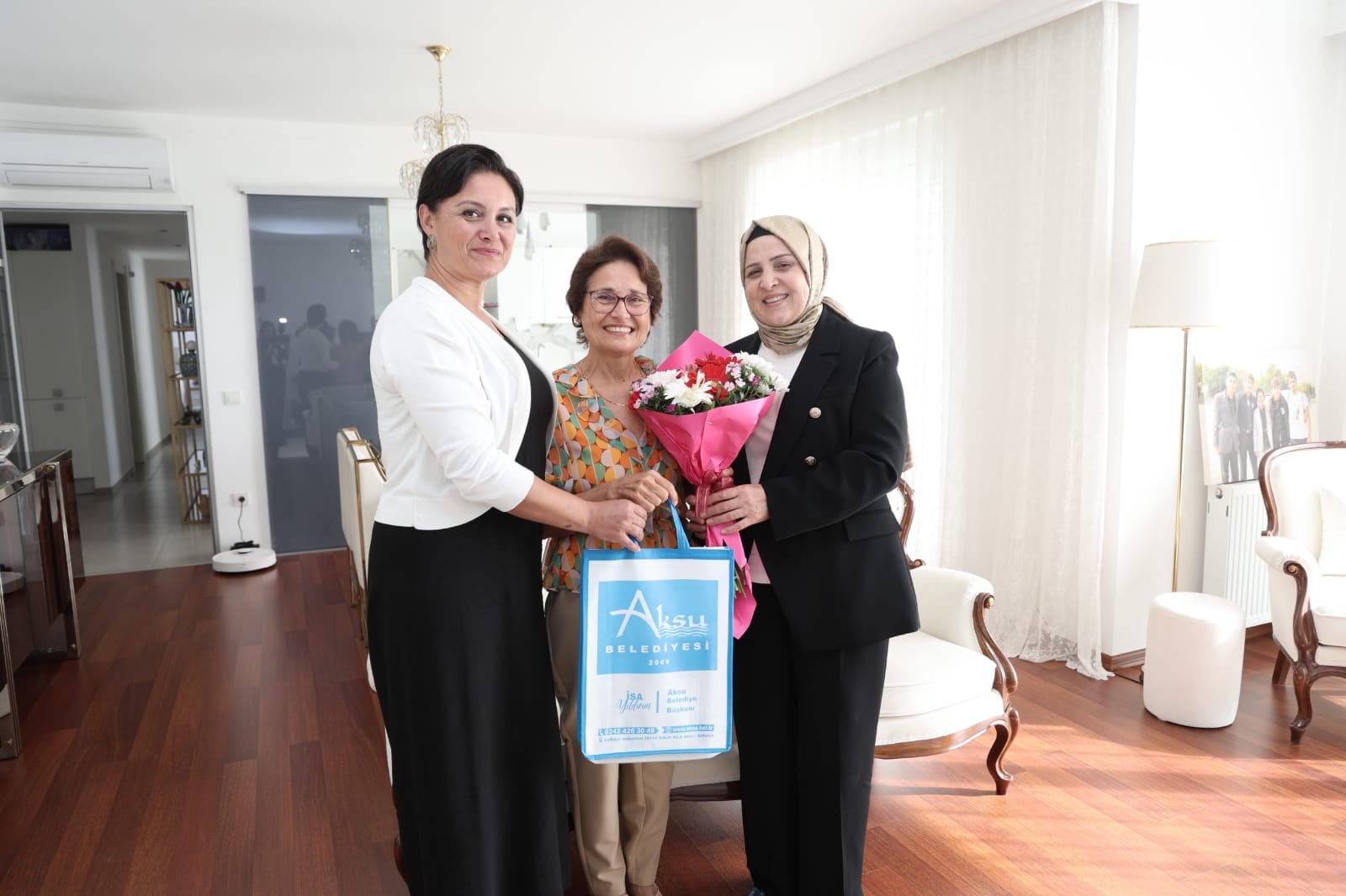 AKSU BELEDİYESİ’NDEN ÖĞRETMENLER GÜNÜ’NE ÖZEL ZİYARETLER