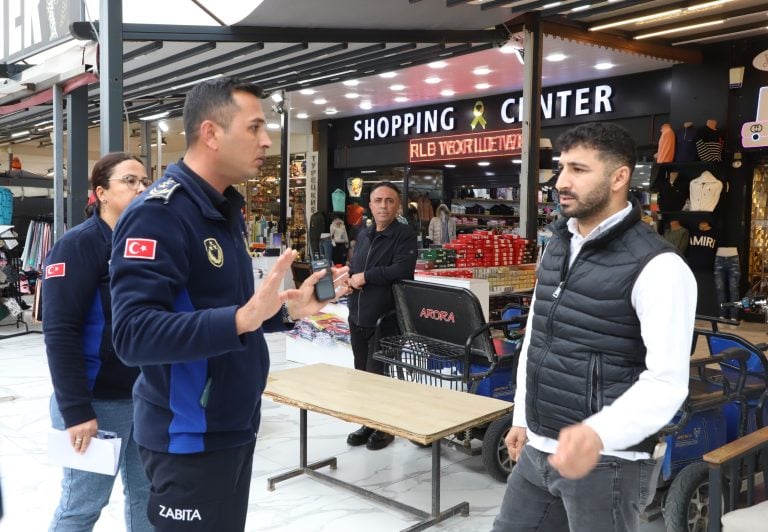 AKSU BELEDİYESİ’NDEN KALDIRIM İŞGALİNE YÖNELİK DENETİM
