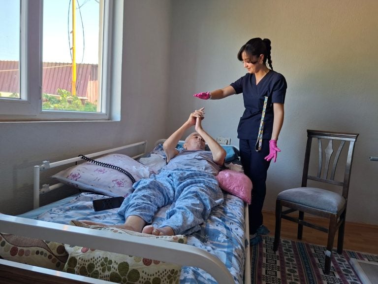 AKSU BELEDİYESİ 35 MAHALLEDE SAĞLIK TARAMASI GERÇEKLEŞTİRİYOR