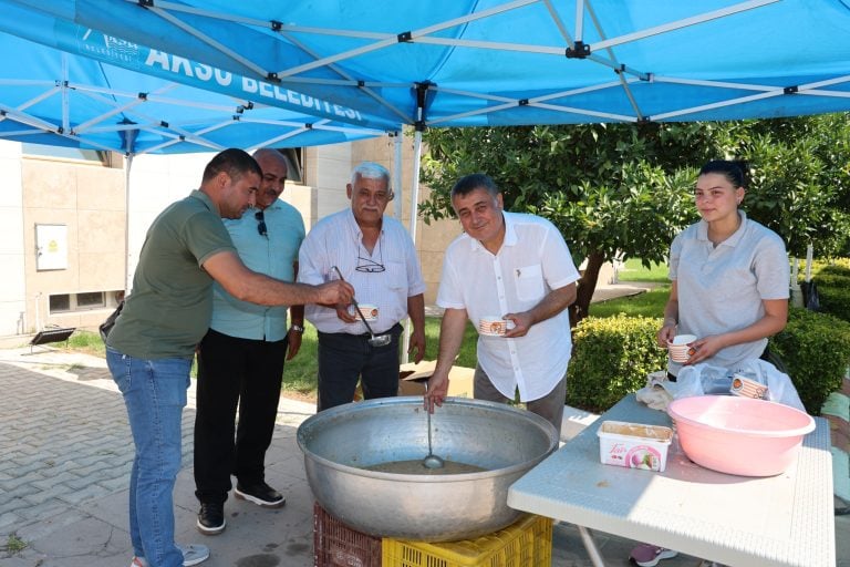 AKSU BELEDİYESİNDEN AŞURE İKRAMI