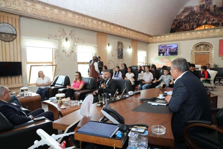 İSPANYA VE POLONYA ÖĞRENCİLERİ AKSU’DA SIFIR ATIK PROJESİNİ İNCELEDİ