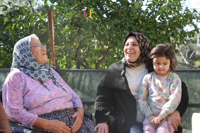 AKSU BELEDİYESİ, KAYADİBİ’NDE İHTİYAÇ SAHİPLERİYLE BULUŞTU