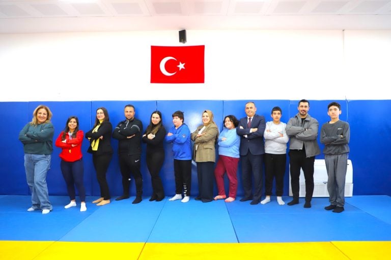 EMİNE YILDIRIM’DAN “MUTLU ÇARŞAMBA” ETKİNLİĞİNE GÖNÜLDEN DESTEK