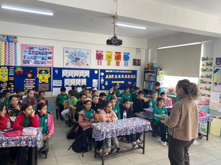 AKSU BELEDİYESİ’NDEN İLKOKUL ÖĞRENCİLERİNE ENERJİ VERİMLİLİĞİ VE SIFIR ATIK EĞİTİMİ