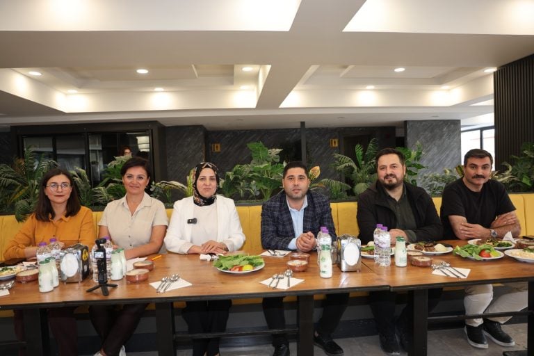 AKSU BELEDİYESİ, KONYA’DAN GELEN ÖĞRETMENLERİ AĞIRLADI