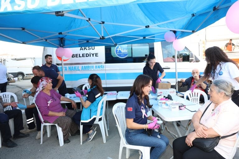 AKSU’DA MEME KANSERİ FARKINDALIK ETKİNLİĞİ YOĞUN İLGİ GÖRDÜ