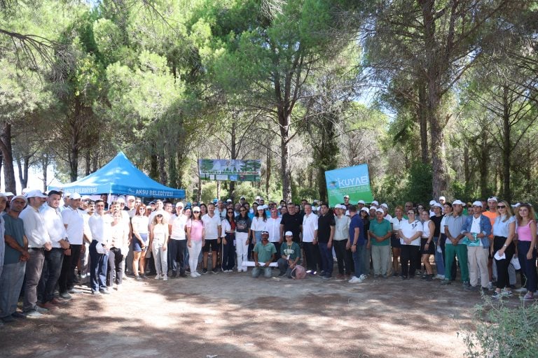 KUMKÖY SAHİLİ, DÜNYA TEMİZLİK GÜNÜNDE TEMİZLENDİ