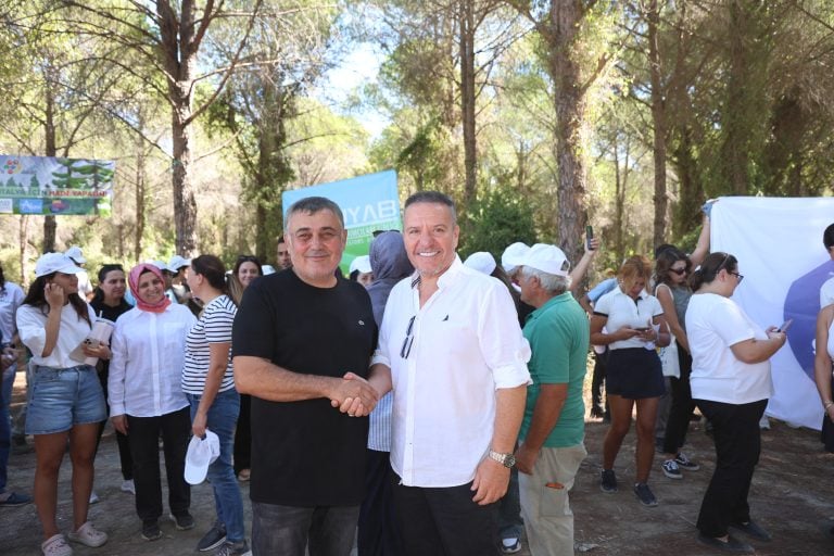 KUMKÖY SAHİLİ, DÜNYA TEMİZLİK GÜNÜNDE TEMİZLENDİ