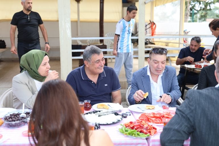 BAŞKAN YILDIRIM’DAN OTİZMLİ ÇOCUKLARA DESTEK ZİYARETİ