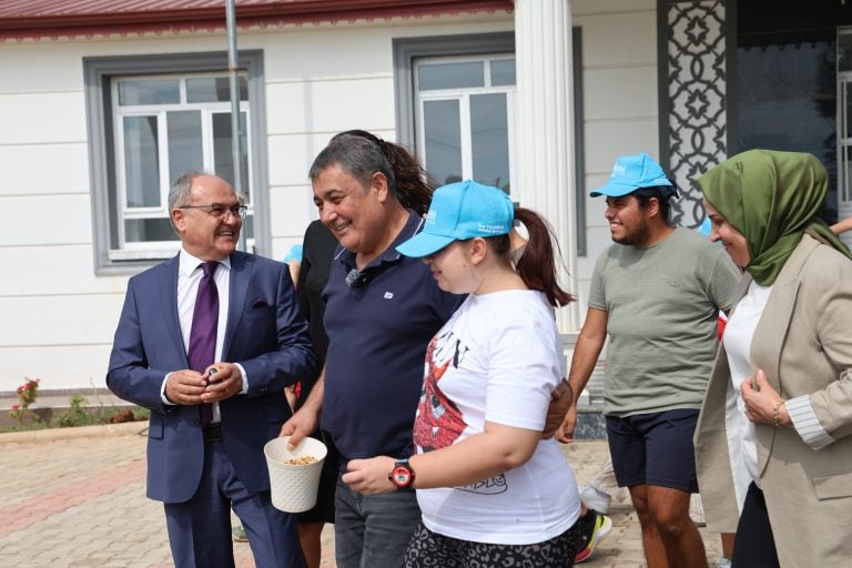 BAŞKAN YILDIRIM’DAN OTİZMLİ ÇOCUKLARA DESTEK ZİYARETİ