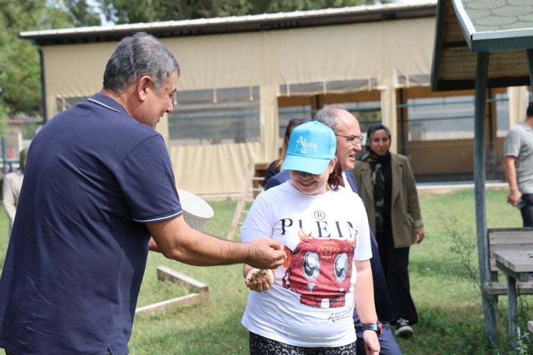 BAŞKAN YILDIRIM’DAN OTİZMLİ ÇOCUKLARA DESTEK ZİYARETİ