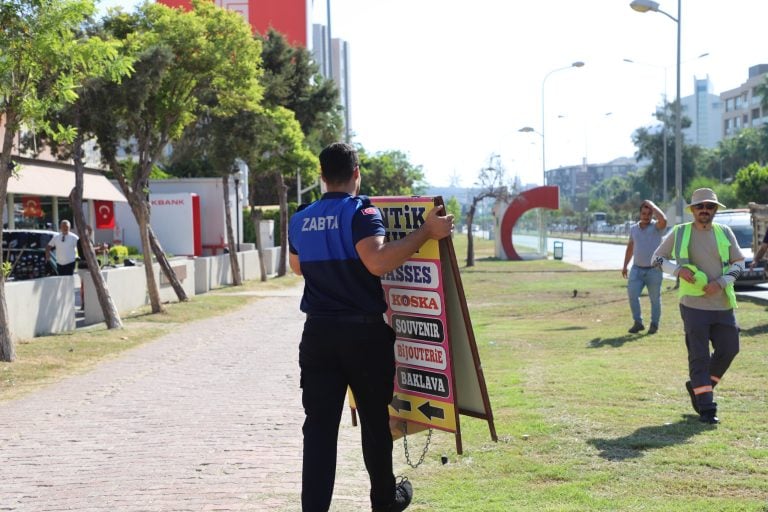 AKSU’DA KALDIRIM İŞGALLERİNE YÖNELİK DENETİMLER DEVAM EDİYOR