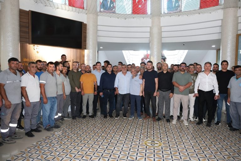 BAŞKAN YILDIRIM, BELEDİYE PERSONELİYLE BİR ARAYA GELEREK, BİRLİK VE BERABERLİK MESAJI VERDİ