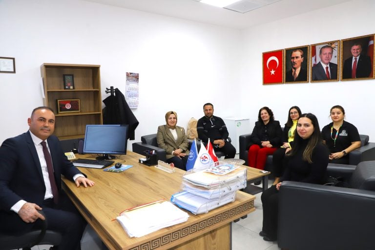 EMİNE YILDIRIM, ÇOCUKLAR VE KADINLARLA SPOR SALONUNDA BİR ARAYA GELDİ