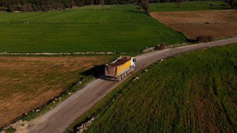 AKSU’DA DOĞAYLA İÇ İÇE MODERN HAYVAN BARINAĞI KURULUYOR