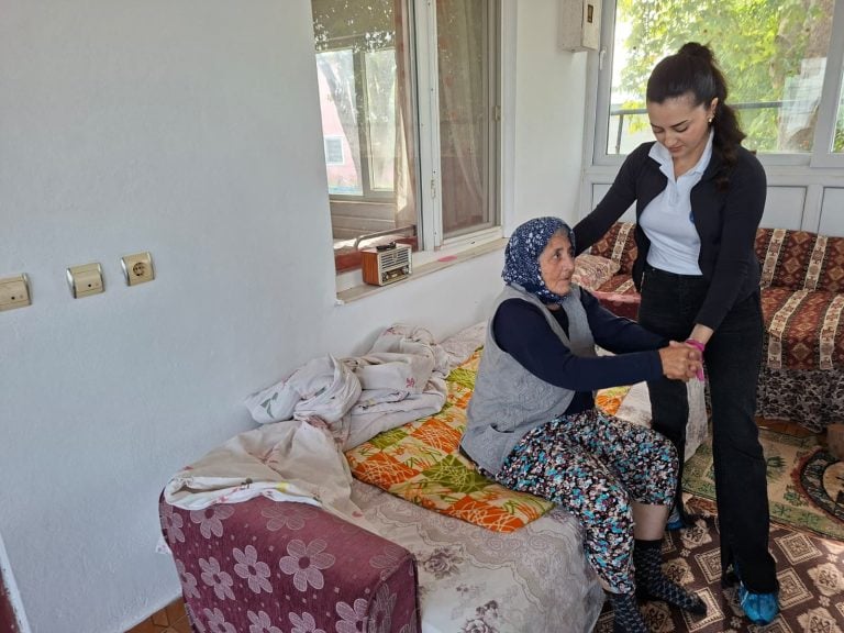 AKSU BELEDİYESİ 35 MAHALLEDE SAĞLIK TARAMASI GERÇEKLEŞTİRİYOR