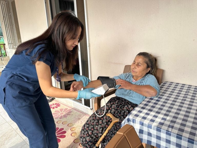 AKSU BELEDİYESİ HASTA ZİYARETLERİNE DEVAM EDİYOR