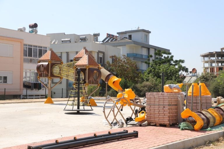 AKSU’YA YENİ PARK ALANLARI KAZANDIRILIYOR