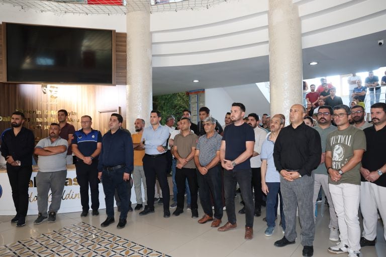 BAŞKAN YILDIRIM, BELEDİYE PERSONELİYLE BİR ARAYA GELEREK, BİRLİK VE BERABERLİK MESAJI VERDİ