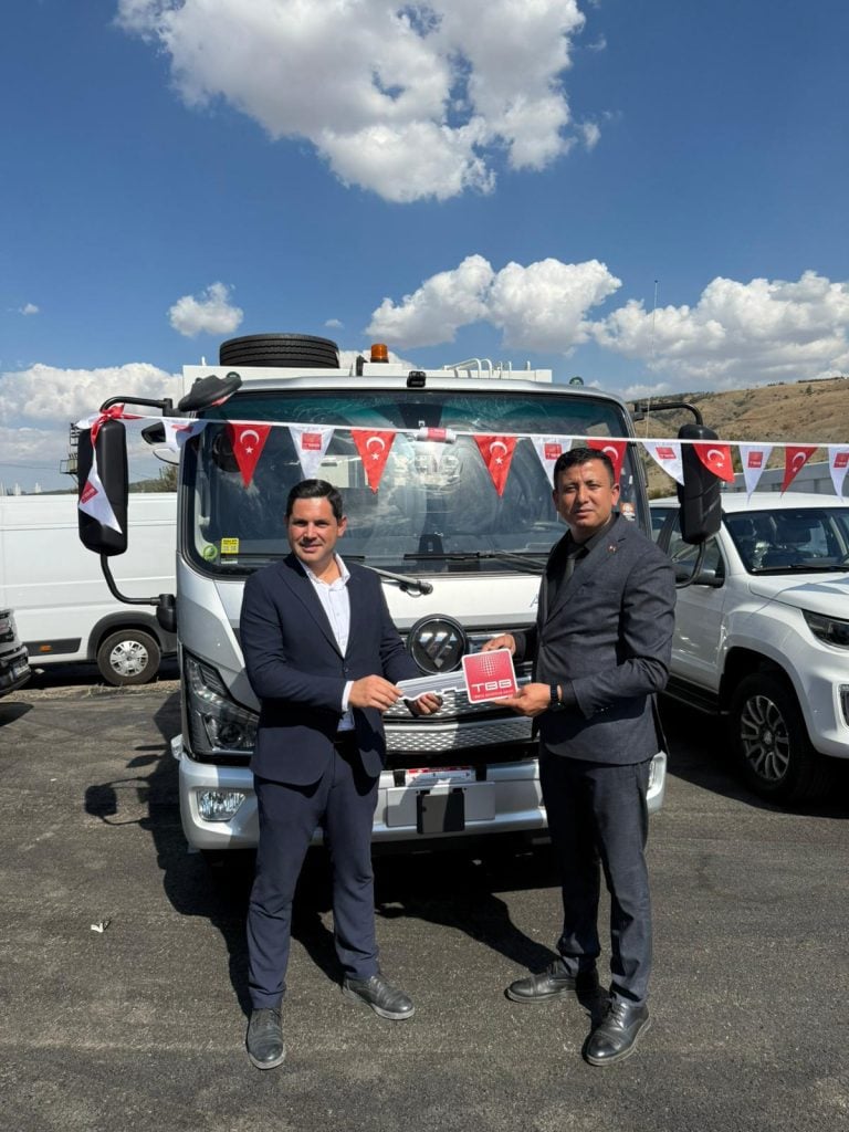 AKSU BELEDİYESİNE TBB’DEN ÇÖP KAMYONU HİBE EDİLDİ