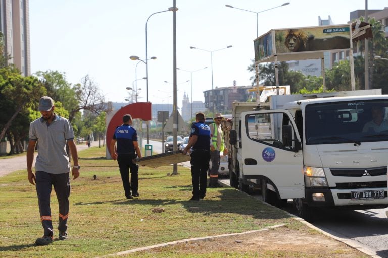AKSU’DA KALDIRIM İŞGALLERİNE YÖNELİK DENETİMLER DEVAM EDİYOR
