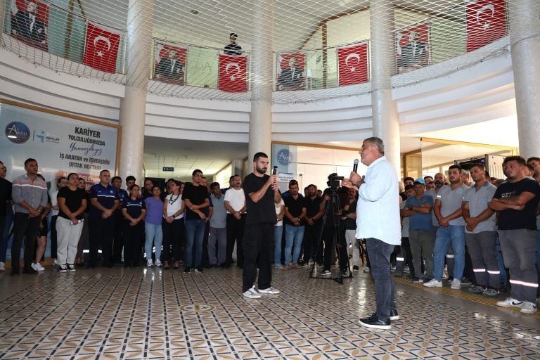 BAŞKAN YILDIRIM, BELEDİYE PERSONELİYLE BİR ARAYA GELEREK, BİRLİK VE BERABERLİK MESAJI VERDİ