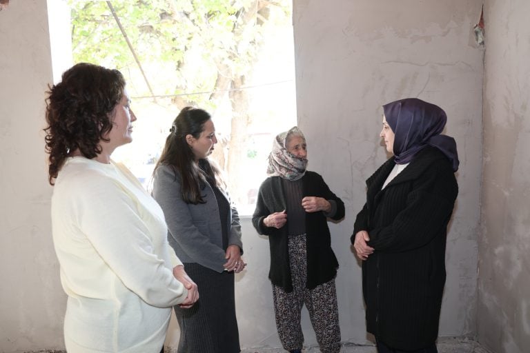 EMİNE YILDIRIM, ÇAMKÖY’DE EVİ YANAN AİLEYİ ZİYARET ETTİ