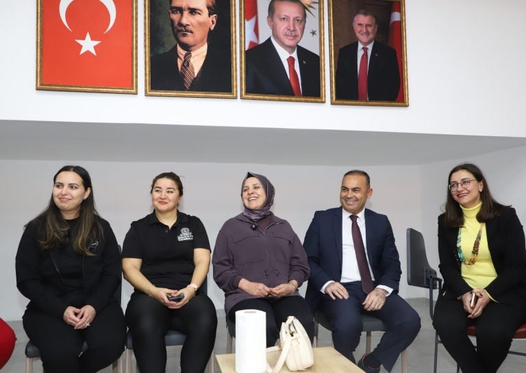 EMİNE YILDIRIM, ÇOCUKLAR VE KADINLARLA SPOR SALONUNDA BİR ARAYA GELDİ