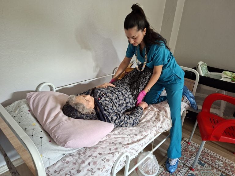 AKSU BELEDİYESİ 35 MAHALLEDE SAĞLIK TARAMASI GERÇEKLEŞTİRİYOR